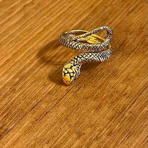 Gold tone snake ring with etching all around size 8